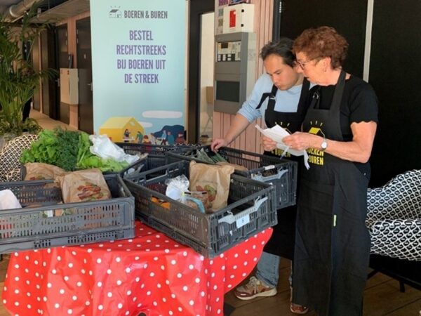 Client aan het werk bij de Buurderij