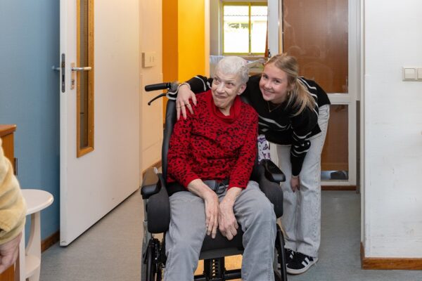 Cliënt en begeleider op Harteheem